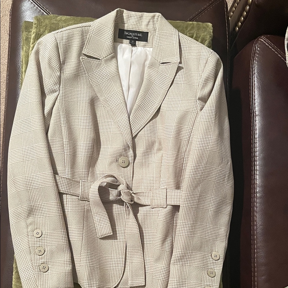 Signature by Larry Levine Light Tan Plaid Blazer